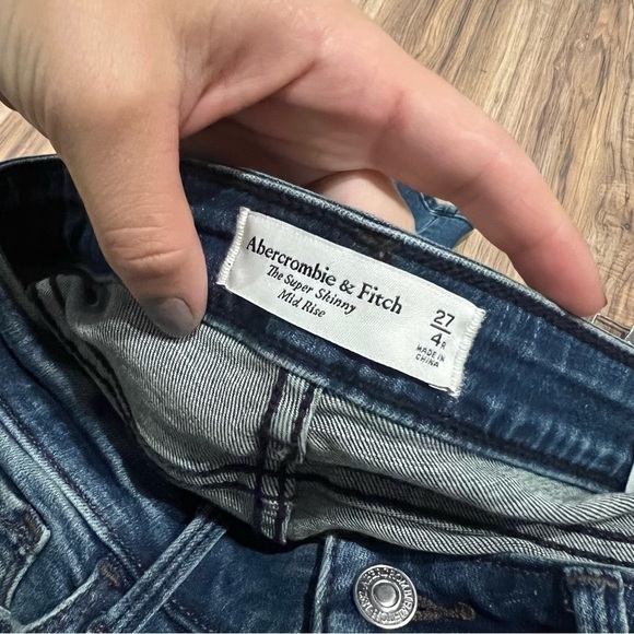 Abercrombie & Fitch Super Skinny Mid Rise Jean - Picture 7 of 8